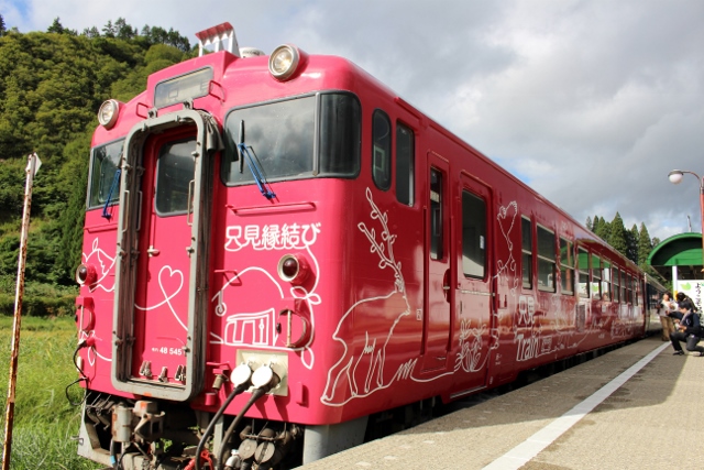 JR只見線ラッピング列車「縁結び列車」